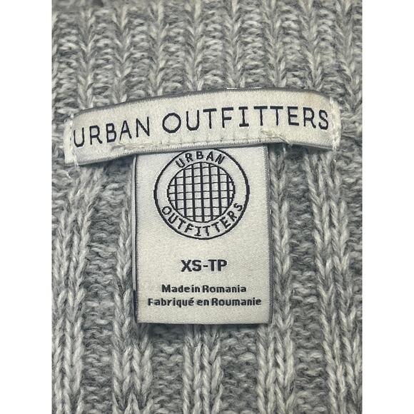 UO Urban Outfitters Gray Long Sleeve Knit Crop Sweater Size XS Extra Small - Picture 9 of 9